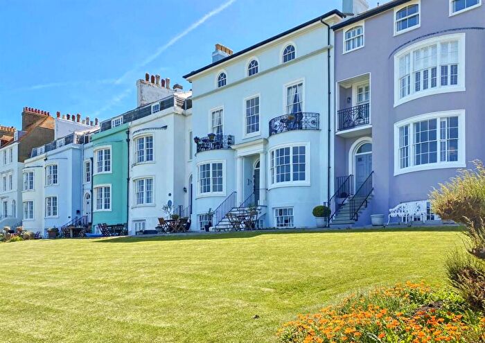 2 Bedroom Apartment For Sale In Central Parade, Herne Bay, CT6