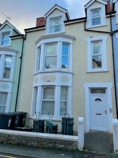 1 Bedroom Flat To Rent In Bodhyfryd Road, Llandudno, LL30