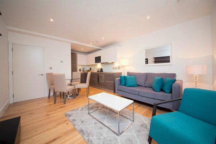 2 Bedroom Flat To Rent In Metropolitan Crescent, Crescent Lane, Clapham, London, SW4
