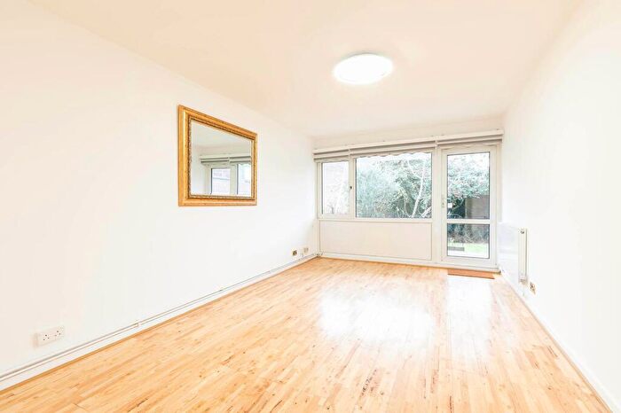1 Bedroom Flat To Rent In Christchurch Avenue, Rosedene, NW6