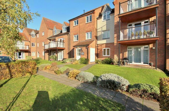3 Bedroom Apartment To Rent In Marina Way, Abingdon, OX14