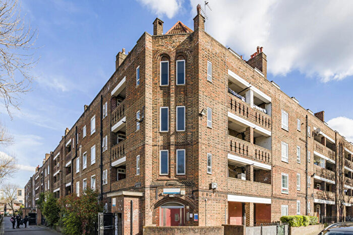 2 Bedroom Apartment For Sale In Peckham Road, London, SE5