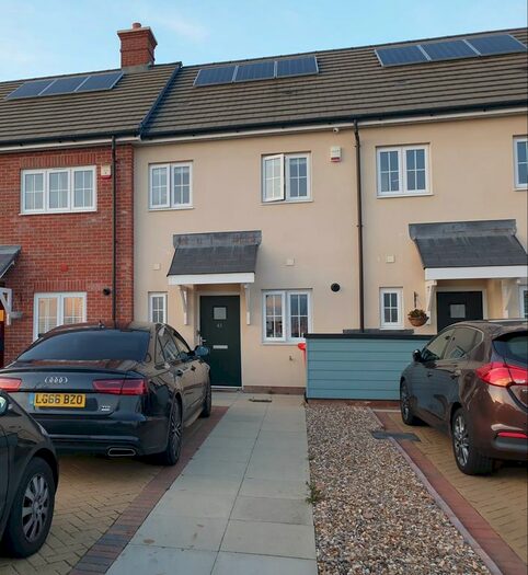 2 Bedroom Terraced House To Rent In Twist Way, Slough, Berkshire, SL2