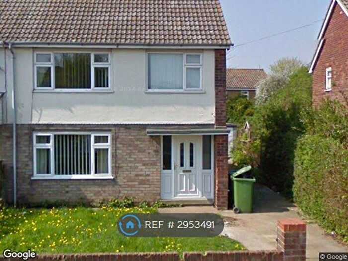 3 Bedroom Semi-detached House To Rent In Pilgrim Avenue, Immingham, DN40