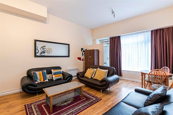 2 Bedroom Apartment To Rent In Old Castle Street, London, E1