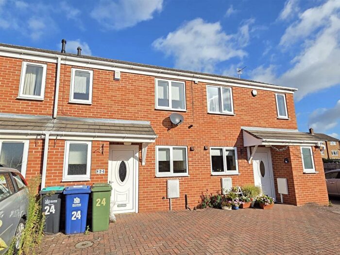 2 Bedroom Town House For Sale In Ossington Close, Meden Vale, Mansfield, NG20