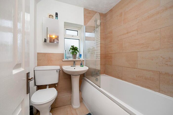 2 Bedroom End Of Terrace House For Sale In West Street Gardens, Stamford, PE9 - Photo 12