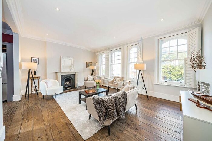 3 Bedroom Flat For Sale In Oakley Street, Chelsea, SW3