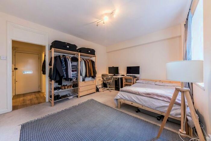 Studio To Rent In Hamlet Gardens, London W6