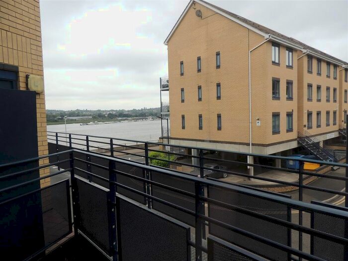 2 Bedroom Flat To Rent In The Mariners, Valetta Way, Rochester, ME1