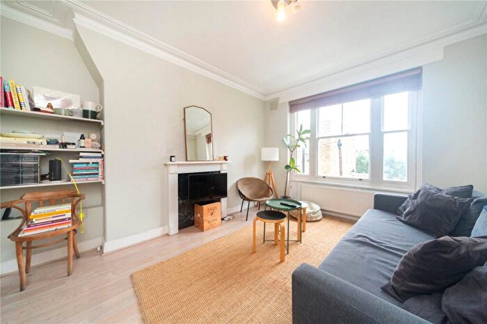 2 Bedroom Apartment For Sale In Halton Road, London, N1