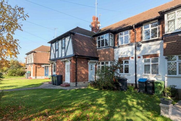 2 Bedroom Flat To Rent In Tudor Drive, London, KT2