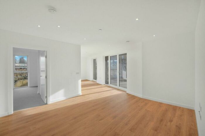2 Bedroom Apartment To Rent In Dockley Road London, SE16