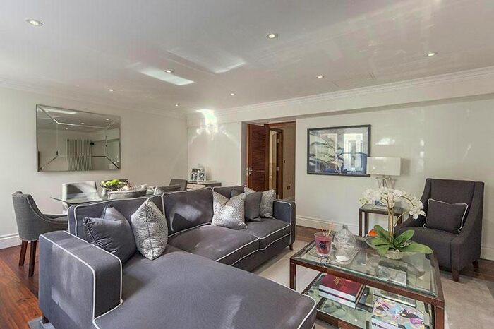 2 Bedroom Flat To Rent In Garden House, Kensington Gardens Square, W2