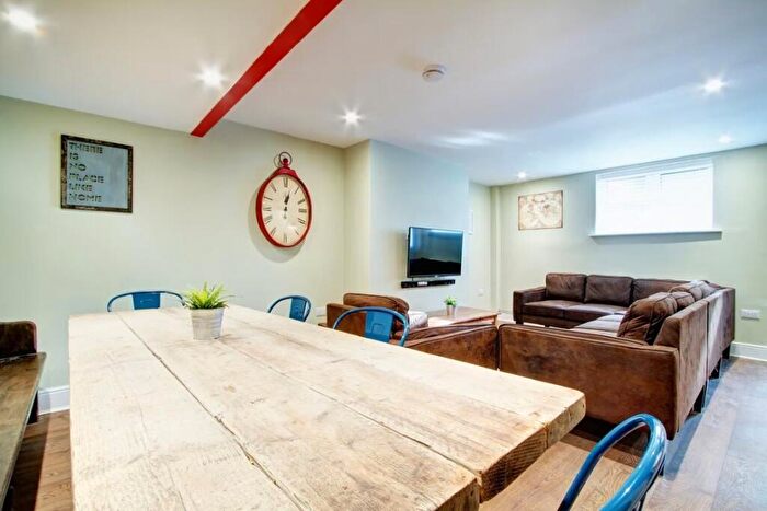 8 Bedroom House To Rent In , Hyde Park Road, LS6