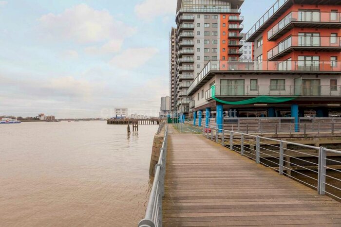 2 Bedroom Apartment To Rent In Mast Quay, Woolwich, SE18