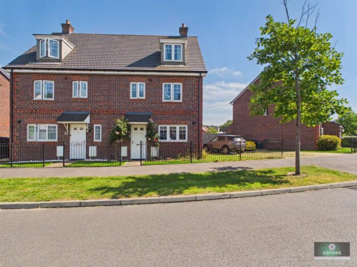 4 Bedroom Semi Detached House To Rent In Foxglove Drive, Crawley, RH10