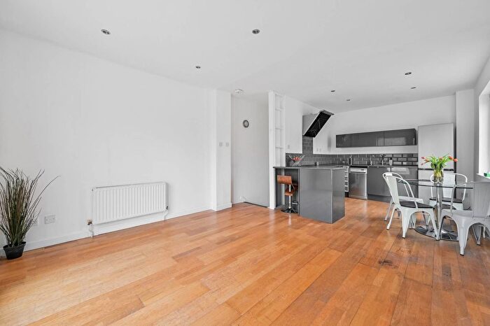 2 Bedroom End Of Terrace House To Rent In Ashby Road, Brockley, London, SE4