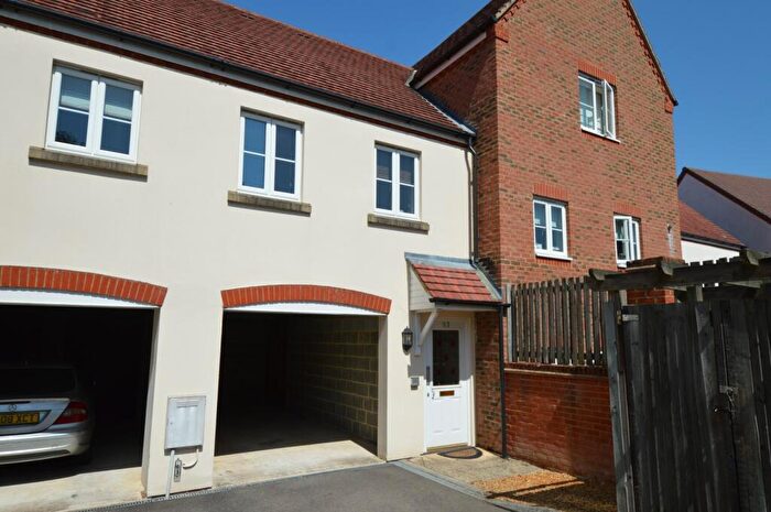 2 Bedroom Flat To Rent In Barentin Way, Petersfield, GU31