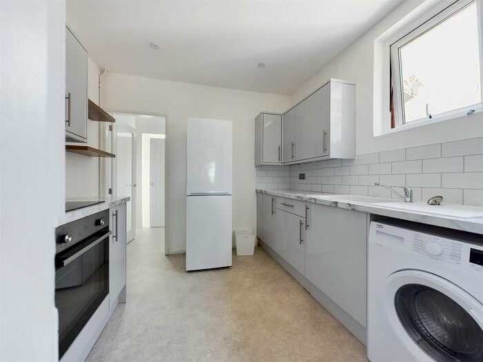 1 Bedroom Flat To Rent In Inwood Crescent, Brighton, BN1