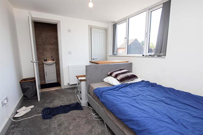5 Bedroom House To Rent In Raddlebarn Road, Selly Oak, B29