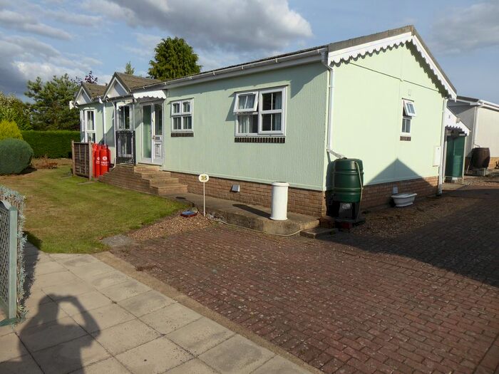 2 Bedroom Mobile/park Home For Sale In Greenacres Park, Spilsby Road, Horncastle, Lincolnshire, LN9