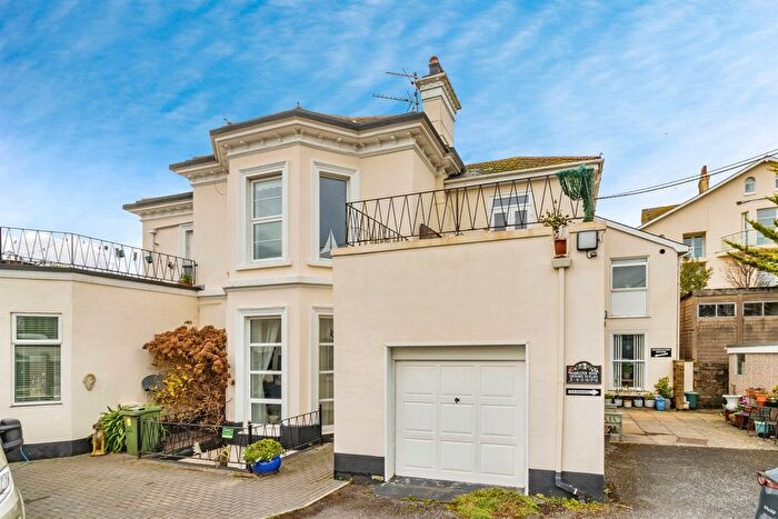 2 Bedroom Flat For Sale In Barnpark Road, Teignmouth, TQ14