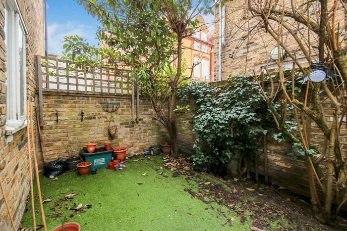 1 Bedroom Apartment To Rent In Grafton Road, NW5