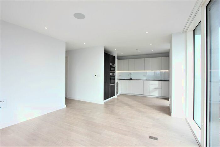 3 Bedroom Flat To Rent In Skylark Point, Newnton Close, London, N4