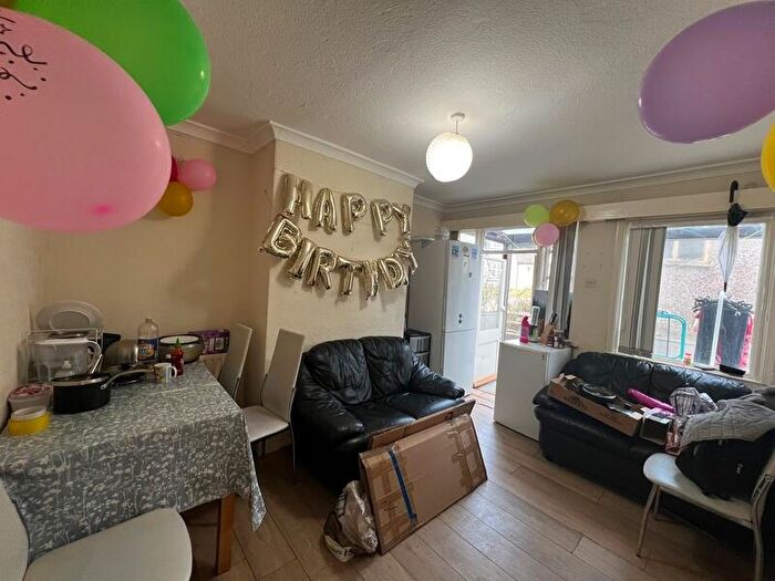 4 Bedroom Terraced House To Rent In Kelso Gardens, Hyde Park, Leeds, LS2