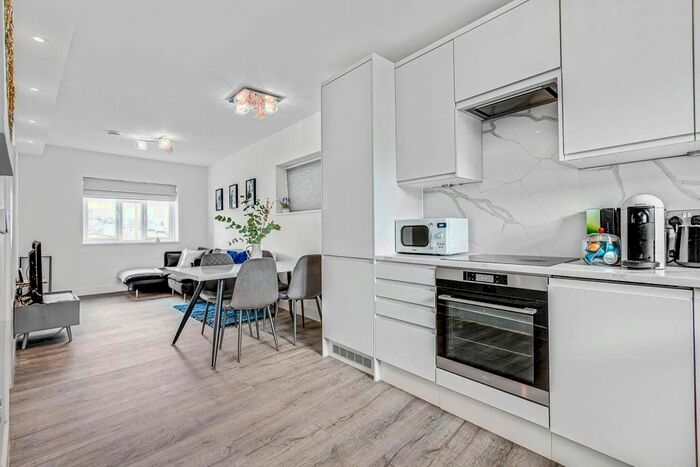 2 Bedroom Flat To Rent In Perryn Road, London, W3