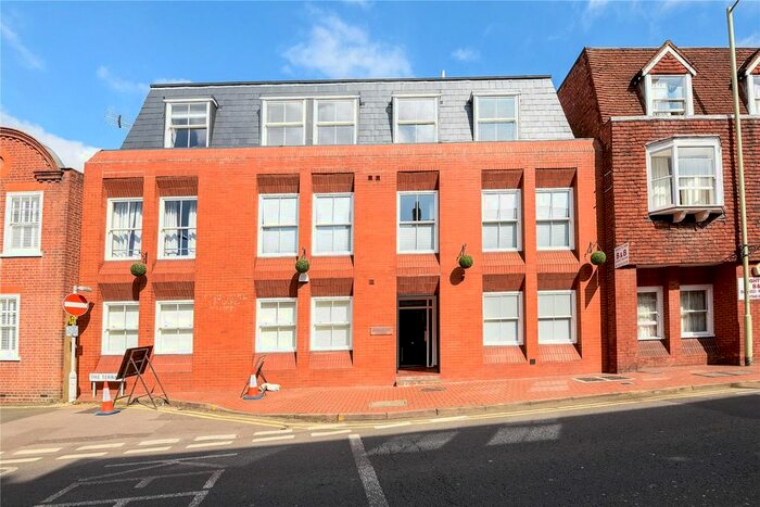 2 Bedroom Flat To Rent In Guildgate House, A Shute End, Wokingham, Berkshire, RG40