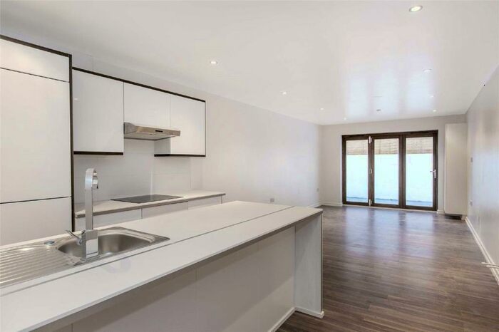 2 Bedroom Apartment To Rent In Balham Grove, London, SW12