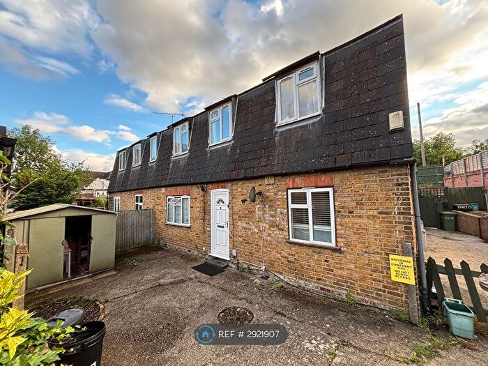 2 Bedroom Flat To Rent In Hilliers Avenue, Uxbridge, UB8