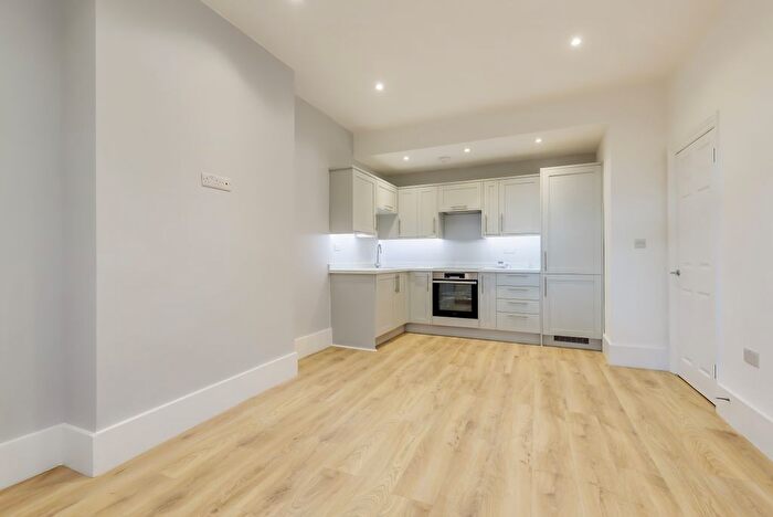 2 Bedroom Flat To Rent In Graham Road, Wimbledon, London, SW19