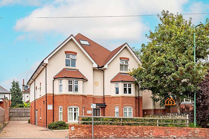 2 Bedroom Flat For Sale In Charminster Road, Bournemouth, BH8