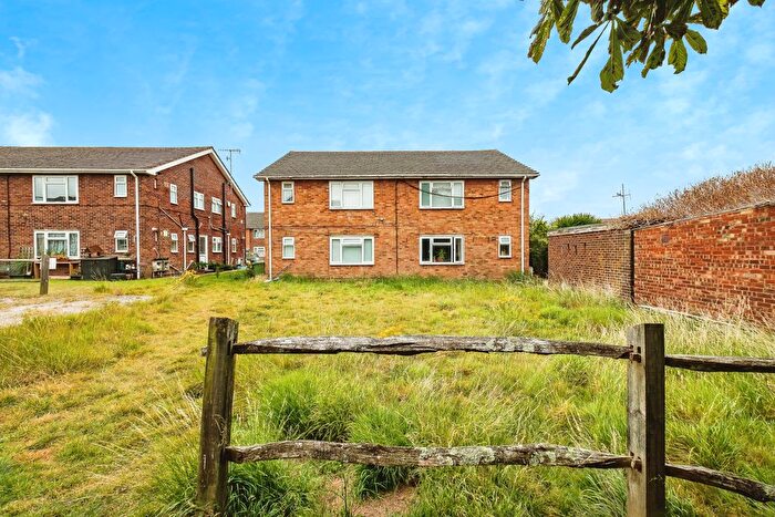 1 Bedroom Flat For Sale In Middle Road, Lancing, West Sussex, BN15