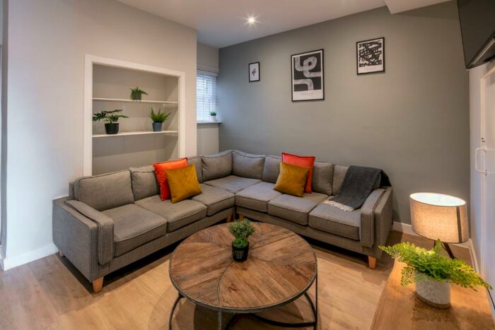 6 Bedroom Terraced House To Rent In Dalton Street, Cardiff, CF24