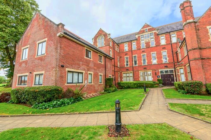 3 Bedroom Flat To Rent In King Edward Place, Bushey, WD23