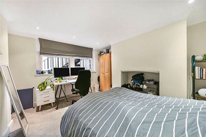 3 Bedroom Flat To Rent In North Gower Street, London, NW1