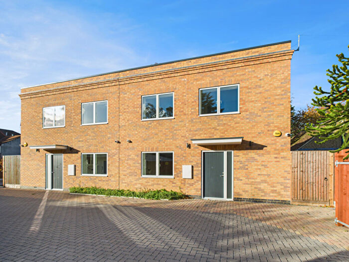 3 Bedroom Semi-Detached House For Sale In Artisan Mews, Bromley, BR1