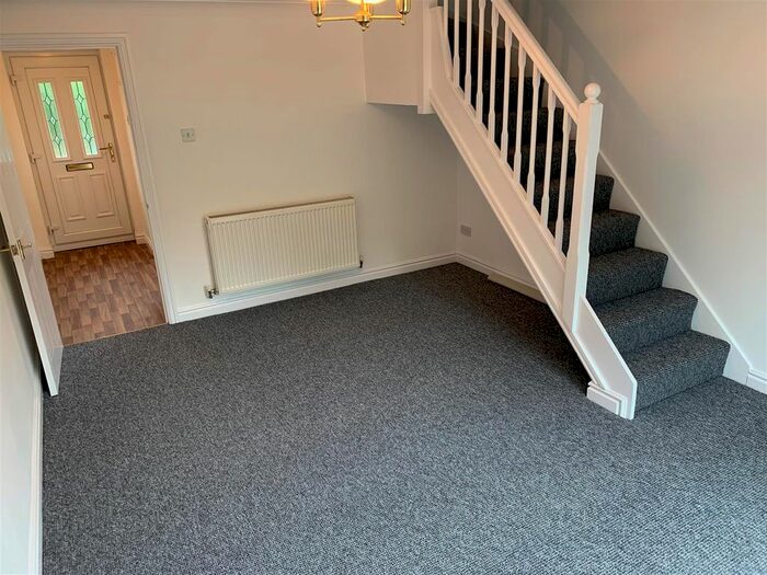 2 Bedroom Mews House To Rent In Petrel Close, Stockport, SK3