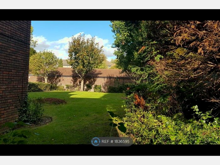 2 Bedroom Flat To Rent In Copers Cope Road, London, BR3