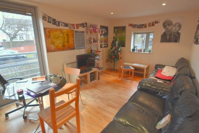 2 Bedroom Flat To Rent In Upper College Street Nottingham, NG1