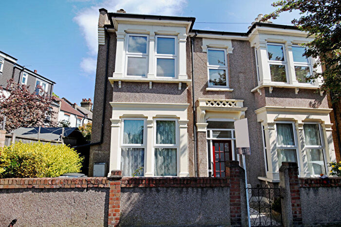 2 Bedroom Flat To Rent In Stanmore Road, Leytonstone, E11