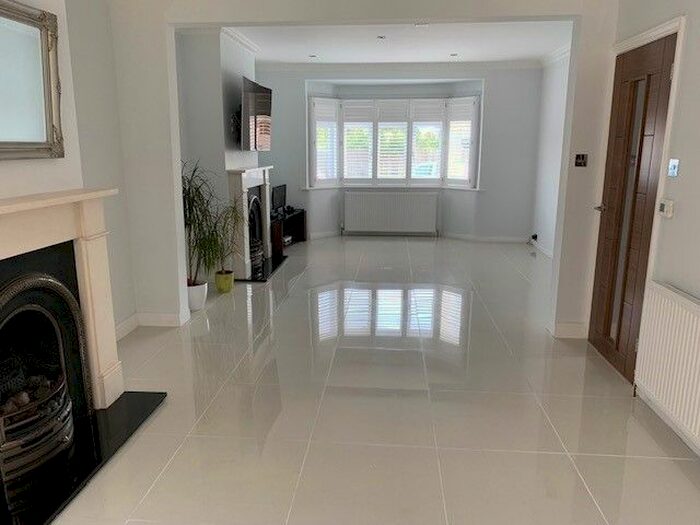 4 Bedroom Semi-Detached House To Rent In Oakleigh Crescent, Whetstone, N20