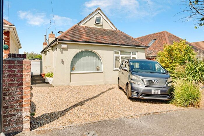 3 Bedroom Bungalow For Sale In Brierley Road, Bournemouth, BH10