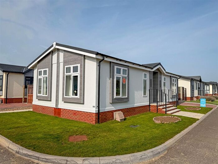 2 Bedroom Park Home For Sale In Sandpiper Gardens, Sacketts Grove, Clacton-On-Sea, CO16