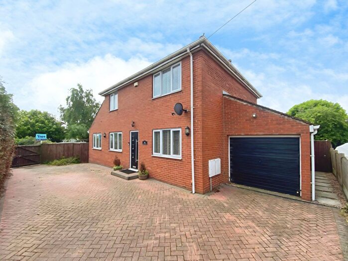 4 Bedroom Detached House For Sale In Lynton Avenue, Wakefield, WF3