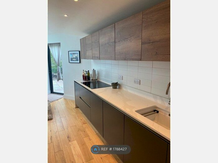 2 Bedroom Terraced House To Rent In Bostall Lane, London, SE2